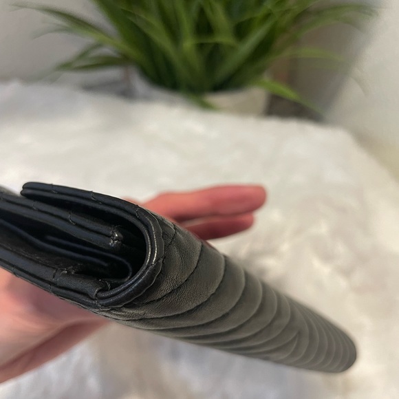 CHANEL V-Stitched Chevron lambskin long wallet w/Dust Bag - Picture 12 of 16